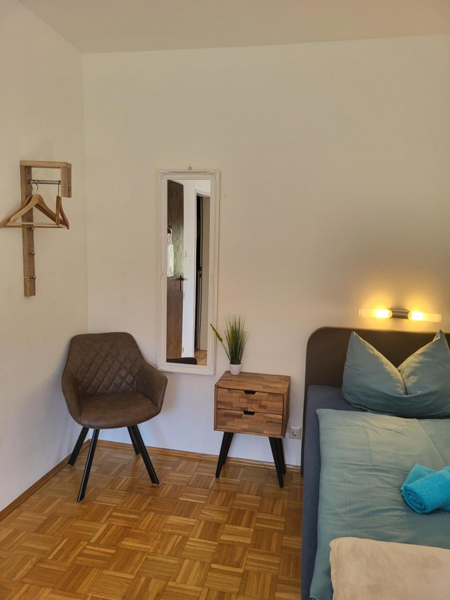 Messe Flughafen Apartment Dusseldorf Bagian luar foto